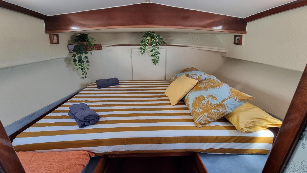 Charming Boat House In Barcelona With Big Terrace And Solarium Hotel Sant Adria de Besos Bagian luar foto
