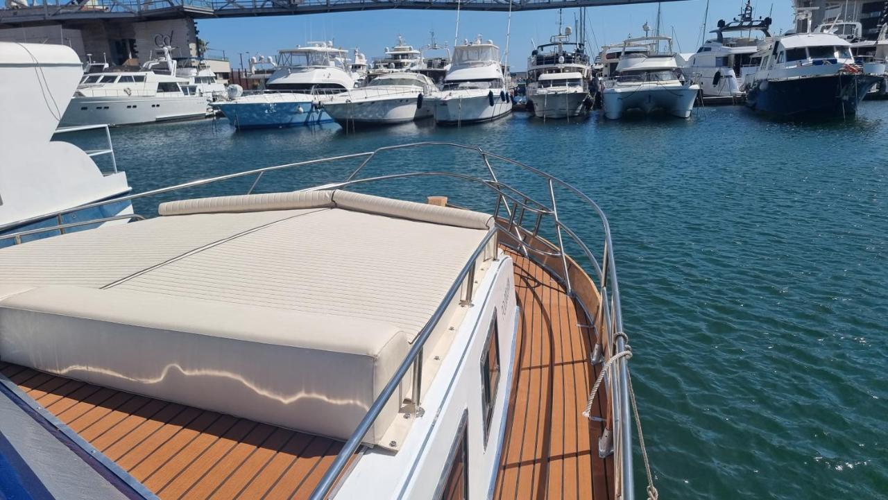Charming Boat House In Barcelona With Big Terrace And Solarium Hotel Sant Adria de Besos Bagian luar foto