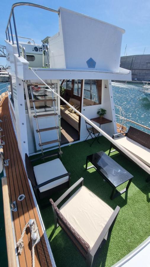 Charming Boat House In Barcelona With Big Terrace And Solarium Hotel Sant Adria de Besos Bagian luar foto
