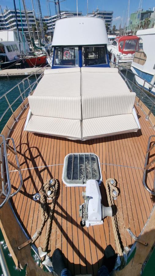 Charming Boat House In Barcelona With Big Terrace And Solarium Hotel Sant Adria de Besos Bagian luar foto