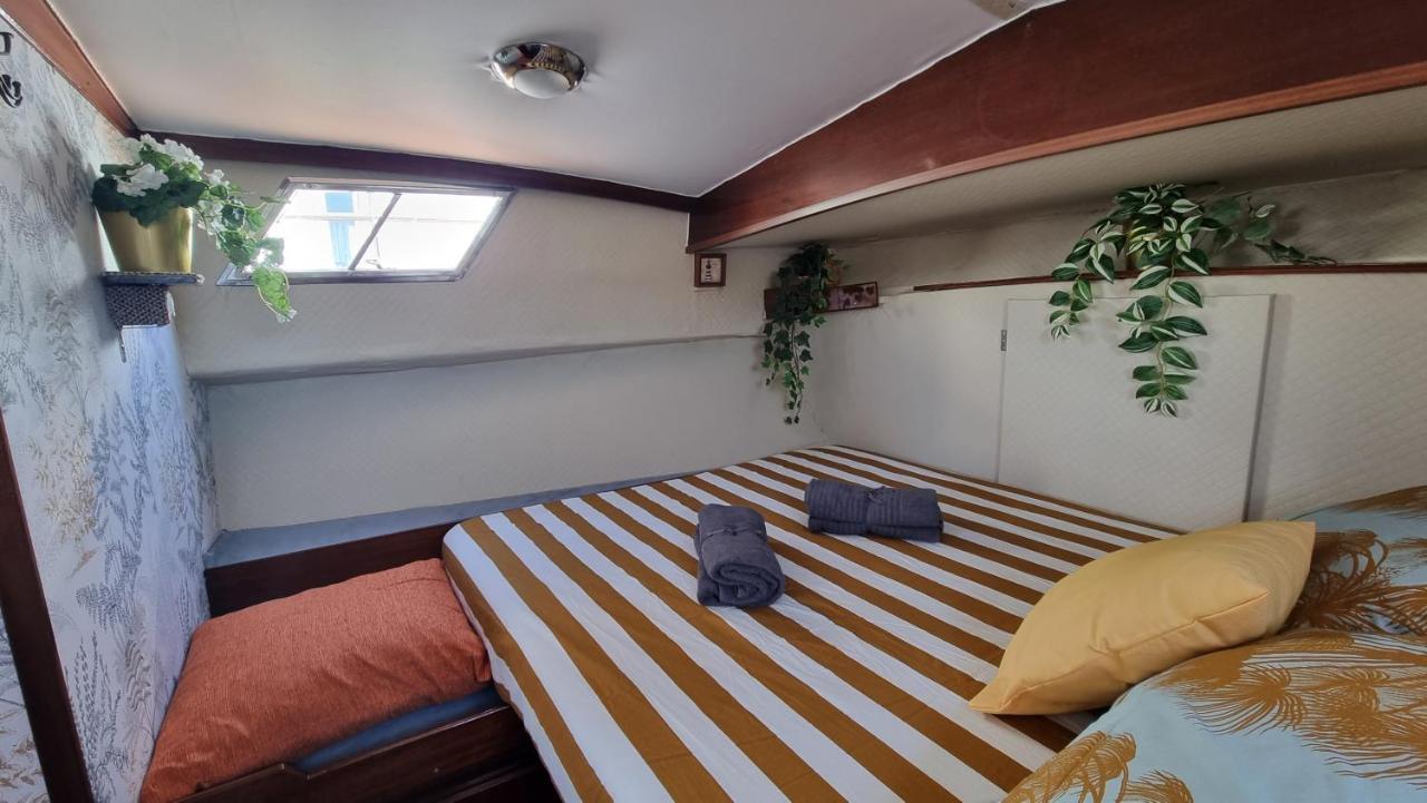 Charming Boat House In Barcelona With Big Terrace And Solarium Hotel Sant Adria de Besos Bagian luar foto