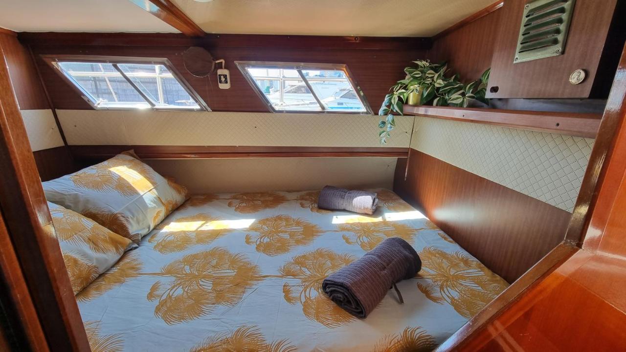 Charming Boat House In Barcelona With Big Terrace And Solarium Hotel Sant Adria de Besos Bagian luar foto