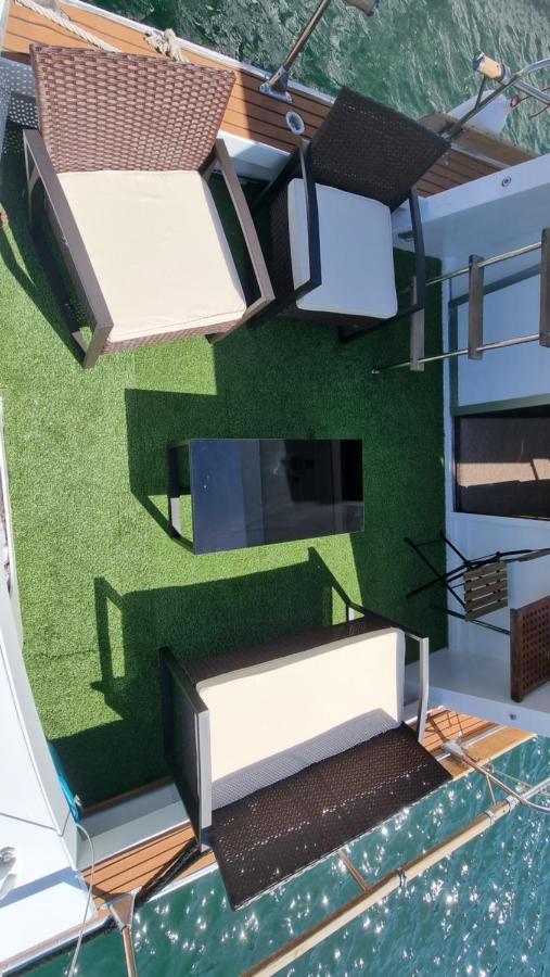 Charming Boat House In Barcelona With Big Terrace And Solarium Hotel Sant Adria de Besos Bagian luar foto