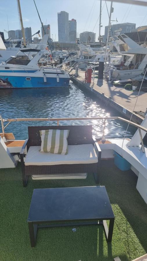 Charming Boat House In Barcelona With Big Terrace And Solarium Hotel Sant Adria de Besos Bagian luar foto