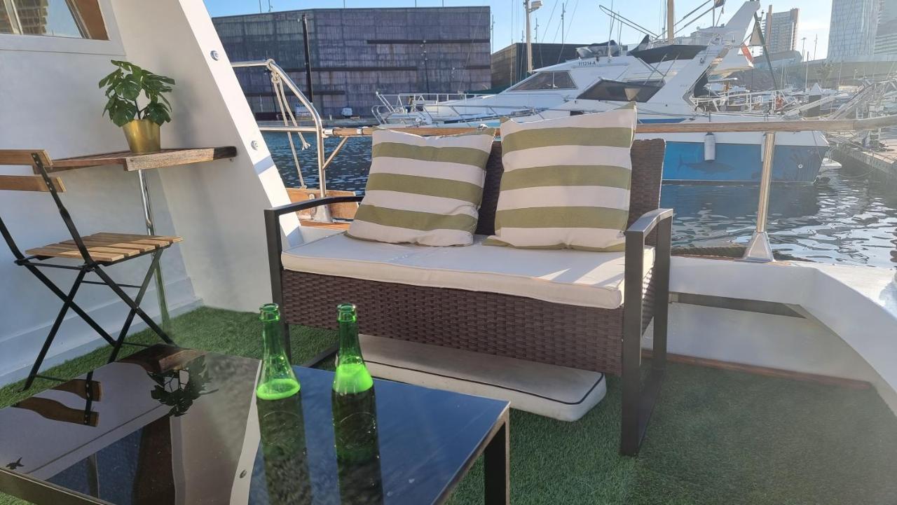 Charming Boat House In Barcelona With Big Terrace And Solarium Hotel Sant Adria de Besos Bagian luar foto
