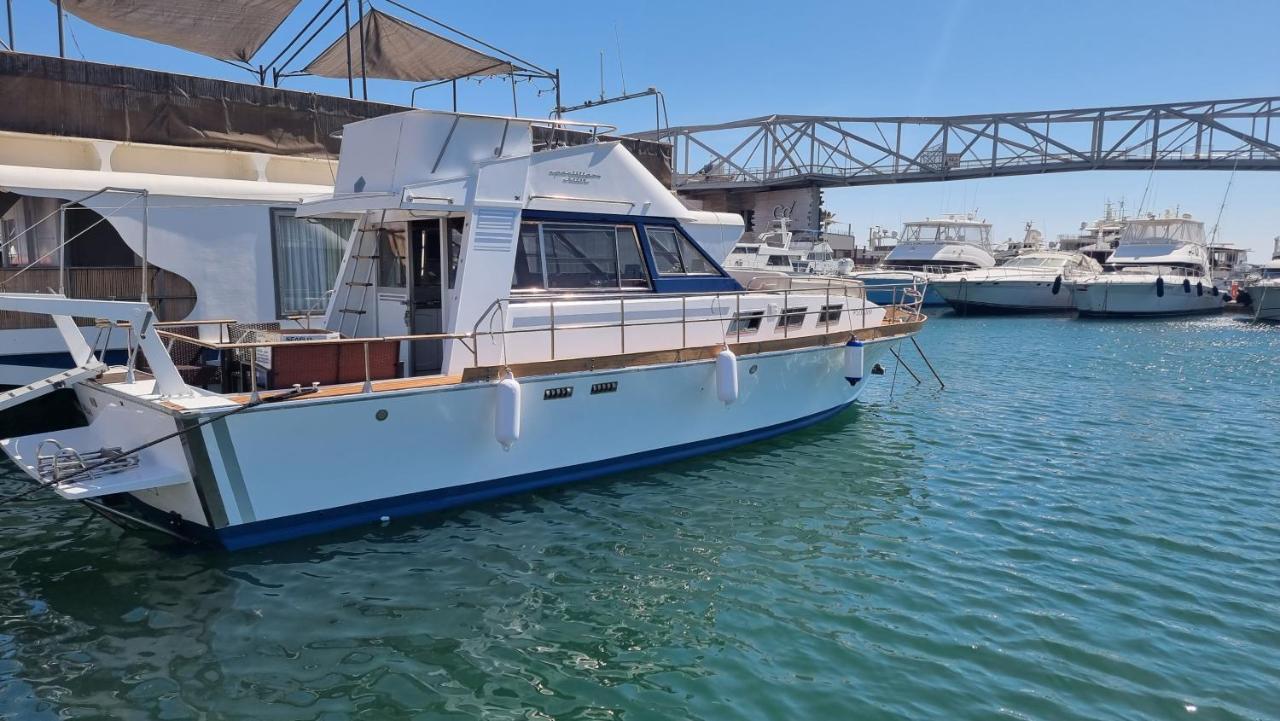 Charming Boat House In Barcelona With Big Terrace And Solarium Hotel Sant Adria de Besos Bagian luar foto